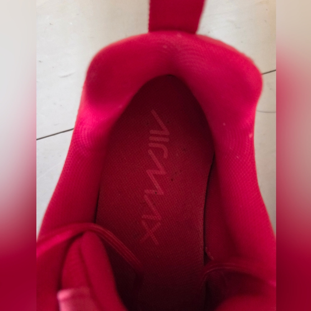 Red Nike AirMax200 - Picture 2 of 4